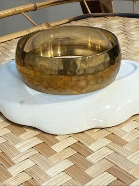 Vintage Hammered Brass Bangle Bracelet – Wide Gold Tone Statement Bracelet